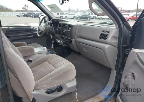 2000 Ford Excursion Xlt z USA, uszkodzony, nr VIN 1FMNU40S0YED92202